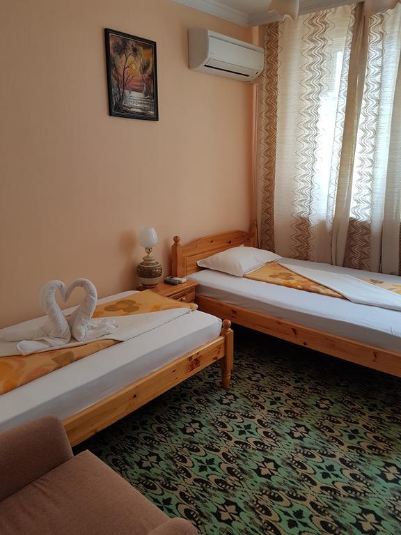 Guest Rooms Denitsa Obzor Esterno foto